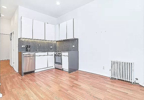 2nd image of 410 W 36th St #1RF