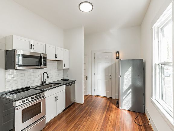 5th image of 409 W 1st St #3