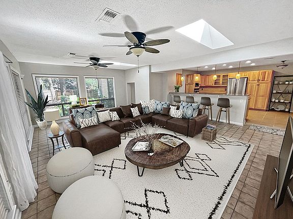5th image of 4300 Yarmouth Pl