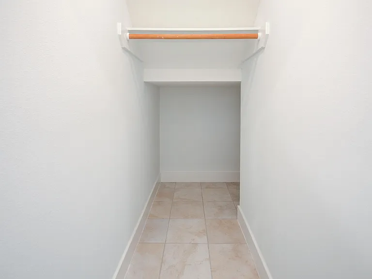 4202 Spencer St — Photo 4