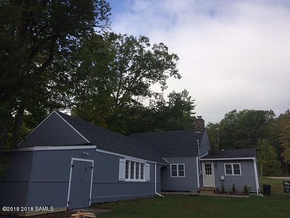 2nd image of 8 Bayberry Ln