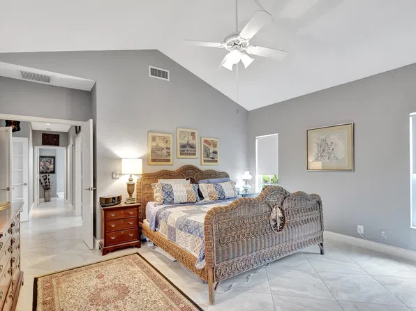 10270 Hunt Club Lane, Palm Beach Gardens, FL 33418