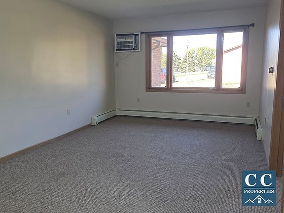 2nd image of 200 Country Club Ln #2