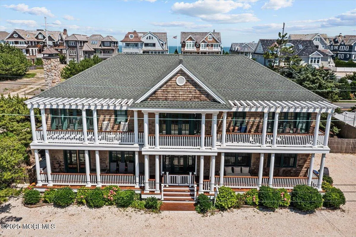 6 bed, 4.5 bath, $16,000 — Photo 1