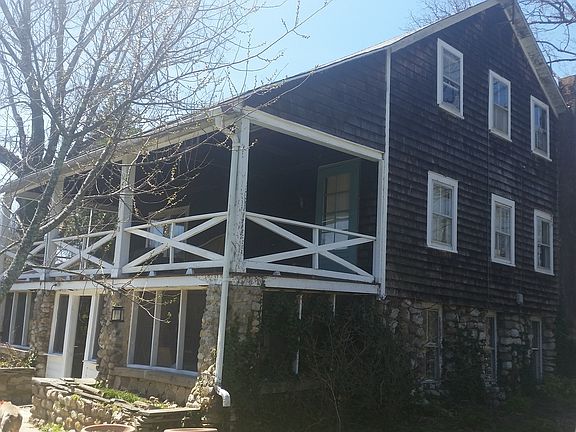Screen & upper covered porch
