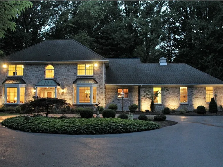 7217 Pine Tree Ct — Photo 1