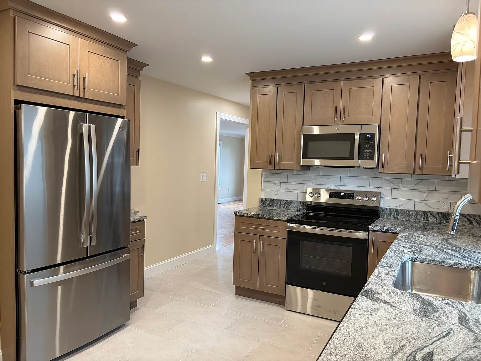 2 bed, 1100 sqft, $3,000 — Photo 3