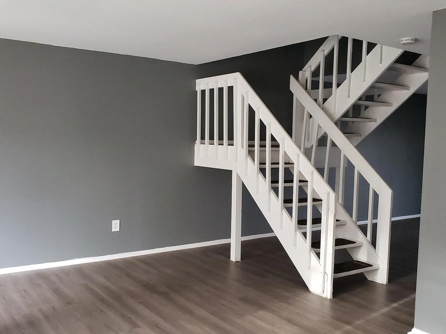 2 bed, 1.5 bath, 1376 sqft, $2,000 — Photo 3