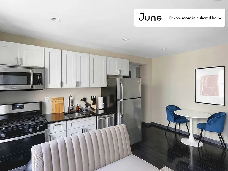 226 E 7th St #C — Photo 11