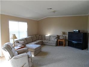 5th image of 410 Bubbling Brook Dr