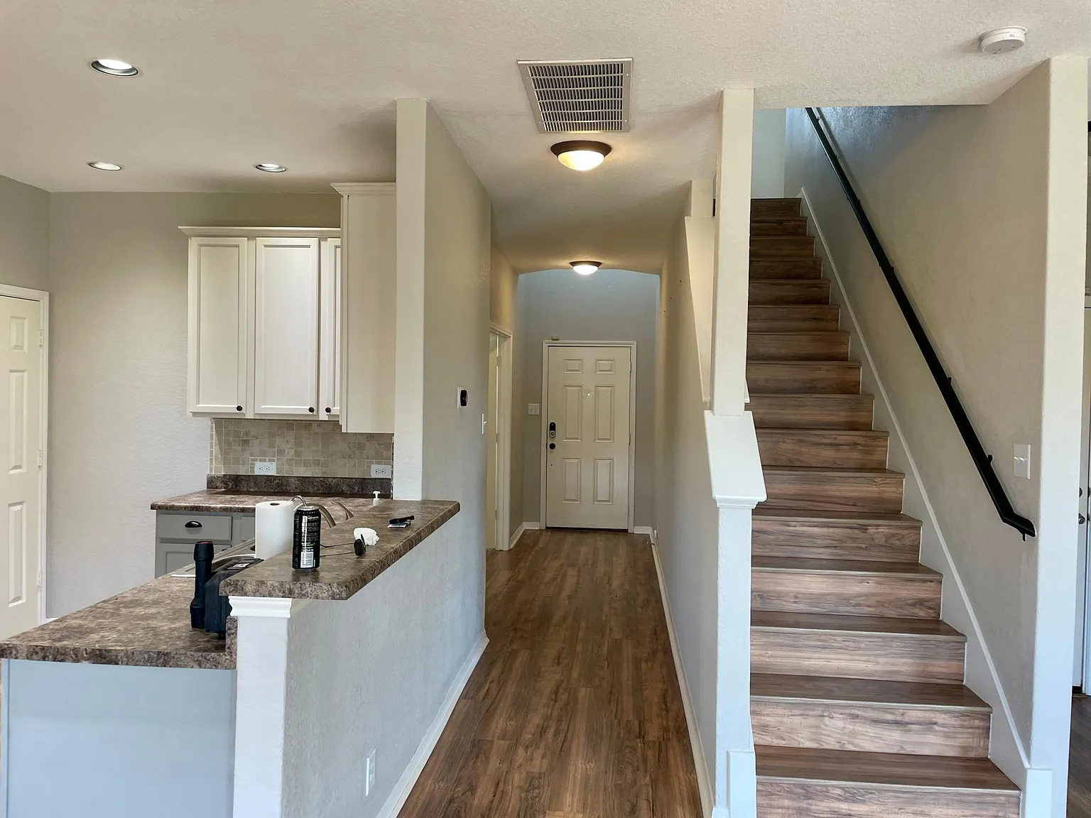 4 bed, 2144 sqft, $2,400 — Photo 2