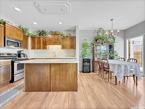 5th image of UNIT 11-701 McIntosh STREET E