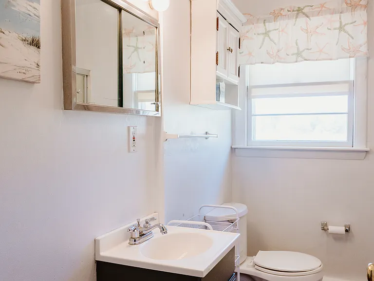 216 E Grand Ave — Photo 8
