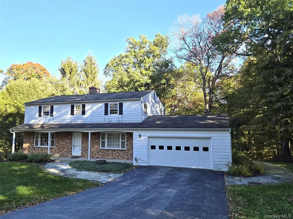 16 Woodcrest Drive, Hopewell Junction, NY 12533