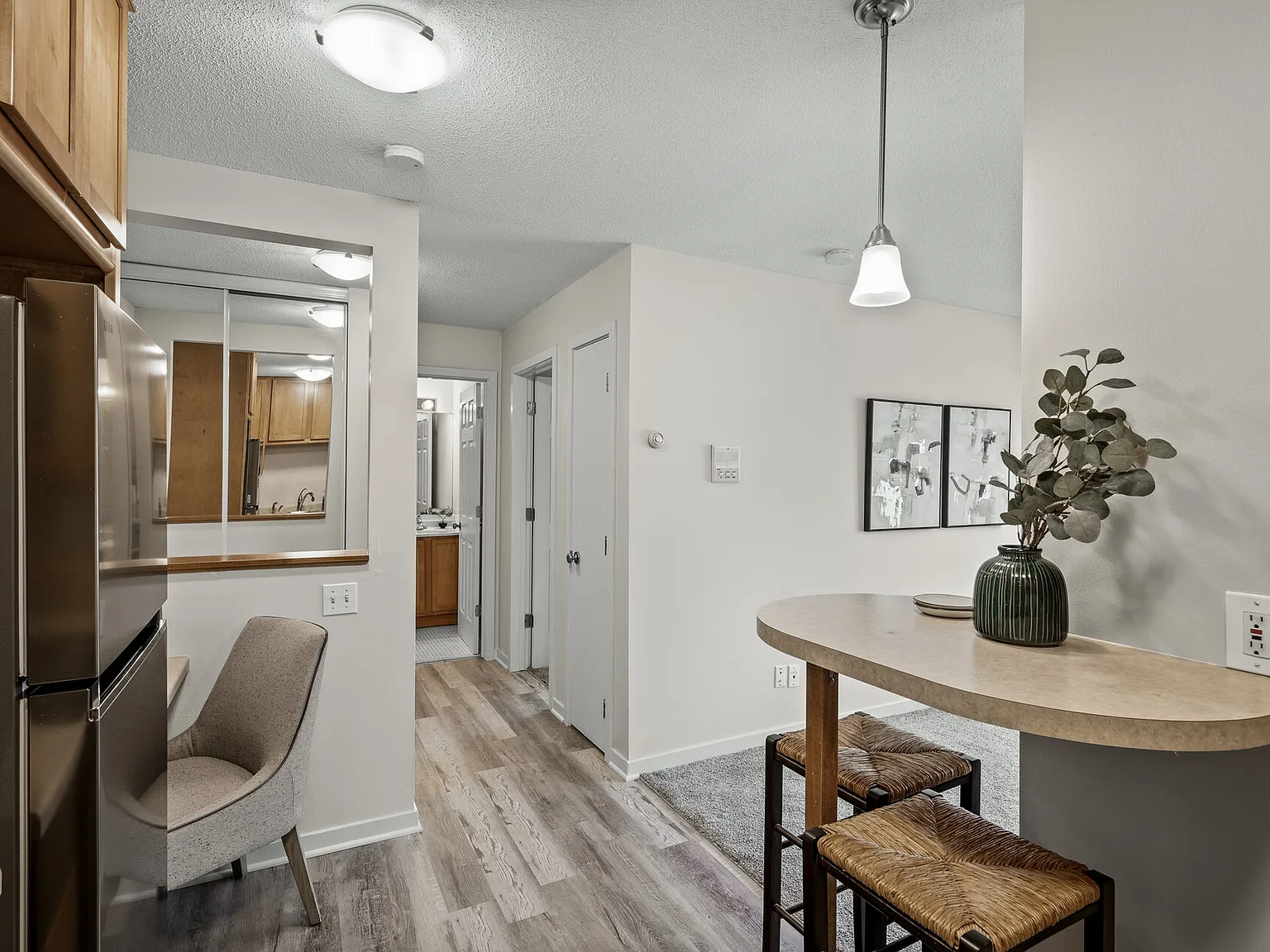 1 bed, 550 sqft, $1,000 — Photo 3