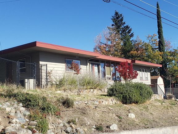 3rd image of 511 NW Woodson Dr