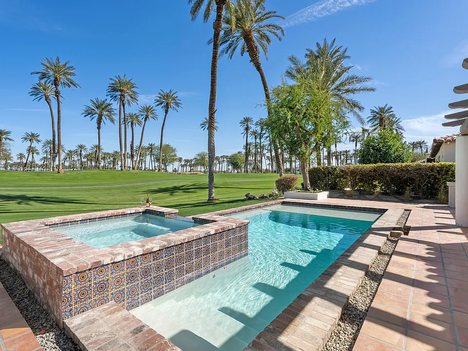Palms Dr