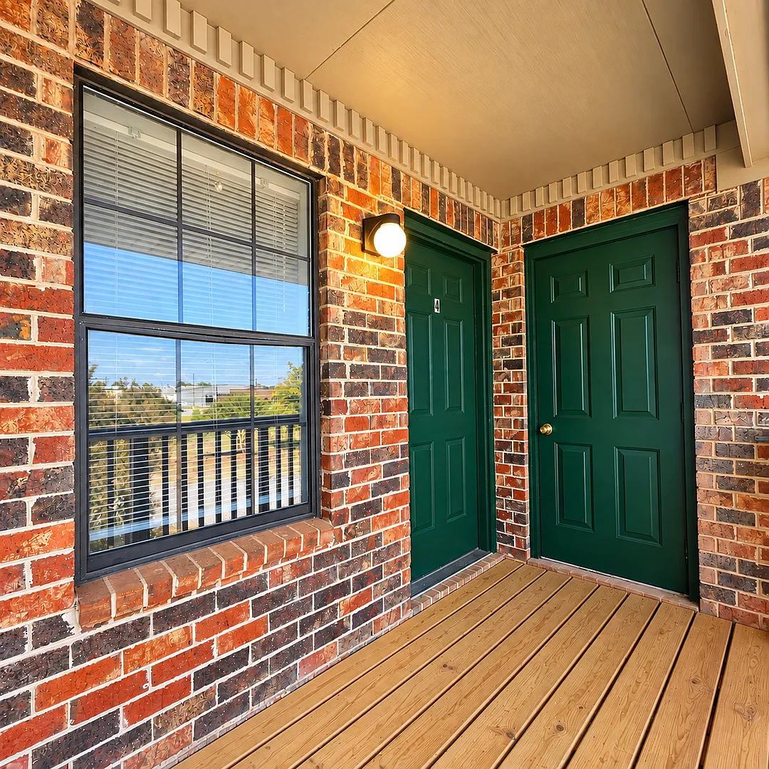 2Bd/2Ba Upstairs Unit - Move In Special - Under New Management — Photo 2