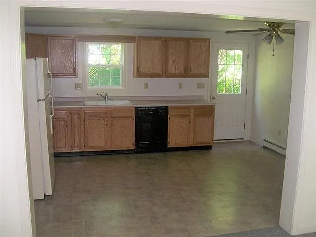 3 bed, 1.5 bath, 1000 sqft, $2,295 — Photo 2