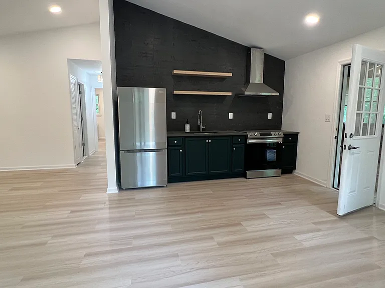 436 Stillwater Dr — Photo 14