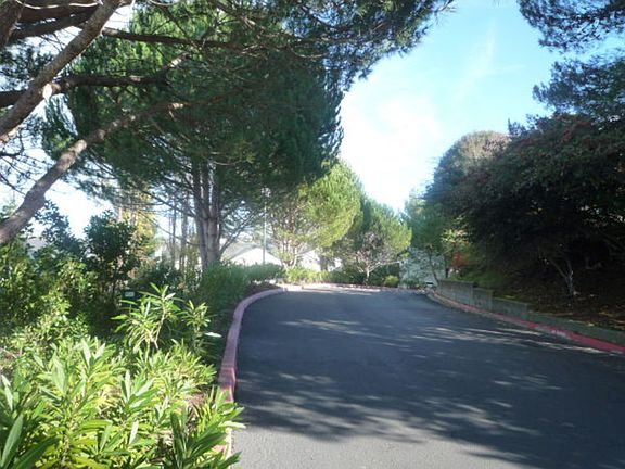 3rd image of Sea Crest Cir