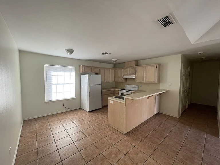 408 E Ulex Ave #11 — Photo 5