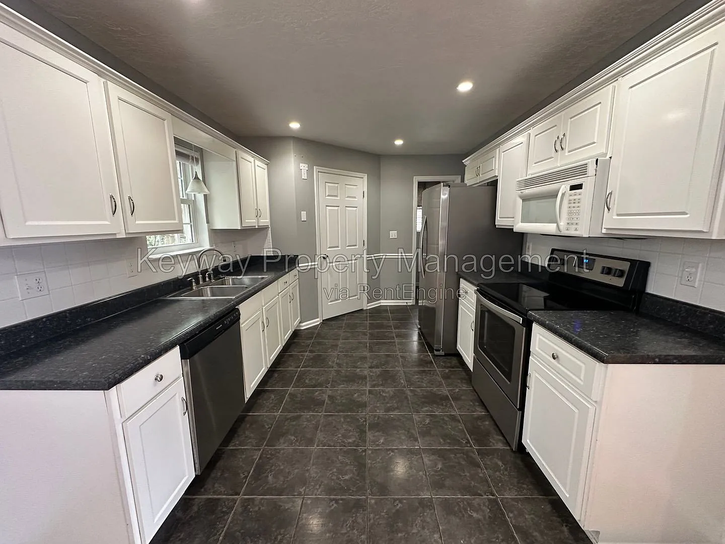 3 bed, 3.0 bath, 1408 sqft, $1,895 — Photo 4