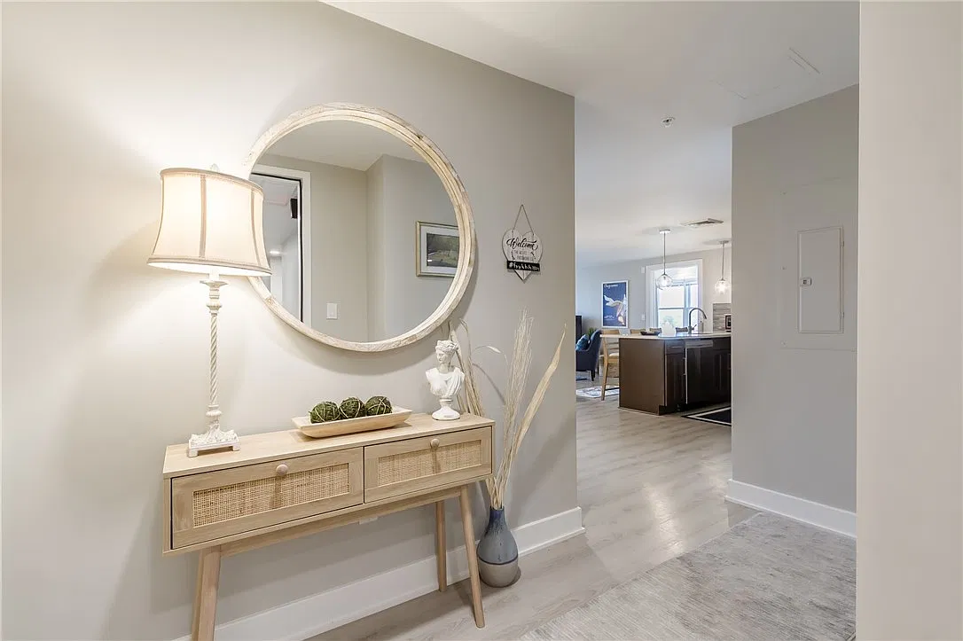 2 bed, 1.0 bath, 1035 sqft, $4,000 — Photo 3