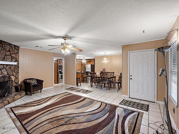 3rd image of 152 Holly Hill Dr