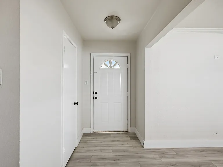 1002 Mardi Gras Ln — Photo 4