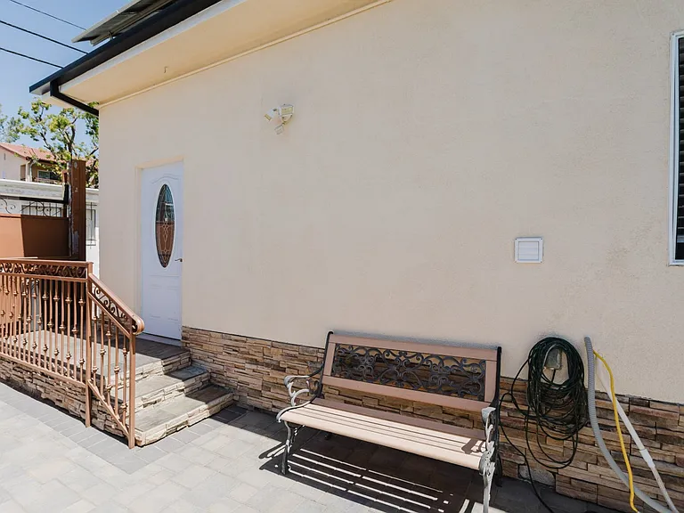833 E Verdugo Ave — Photo 3