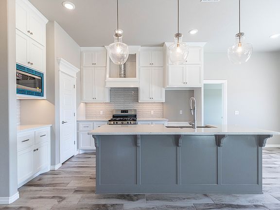 4th image of 3840 Pettit Blvd