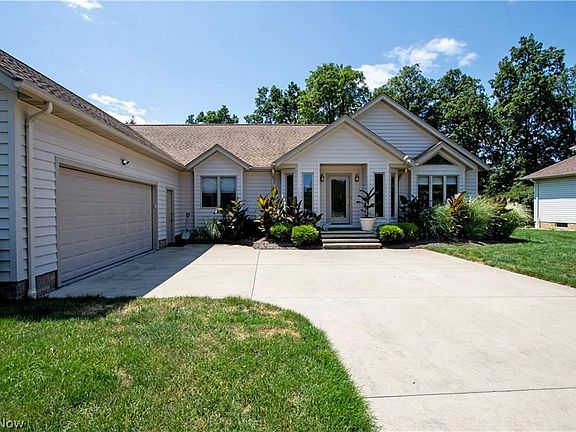2nd image of 4366 Woodlake Trl