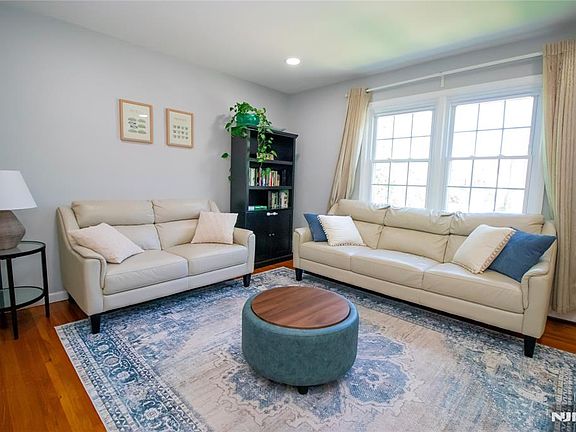4th image of 101 Larch Ave