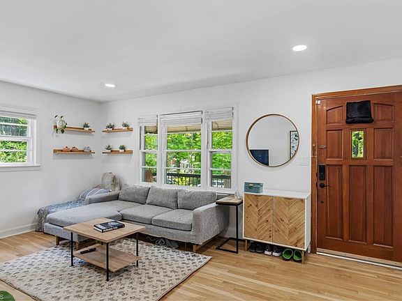 5th image of 2357 Parkway Dr