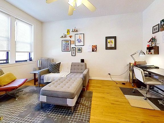 2nd image of 656 W Briar Pl #3157-1