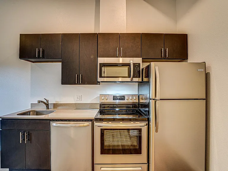 560 1st Ave N #105 — Photo 9