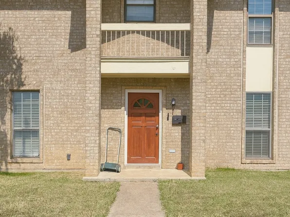 2214 Statler Dr, Carrollton, TX 75007
