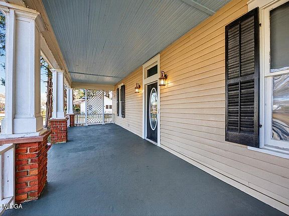 4th image of 285 E. Main St