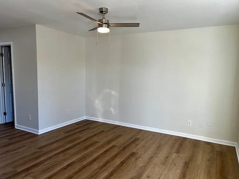 58 Williams St — Photo 3