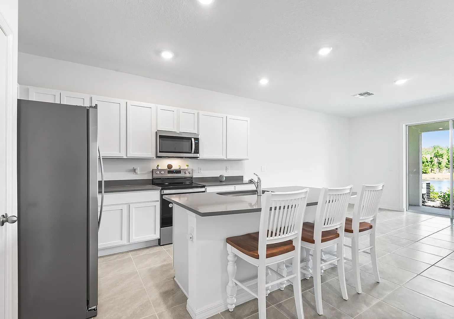 Angeline Townhome Available!! — Photo 2