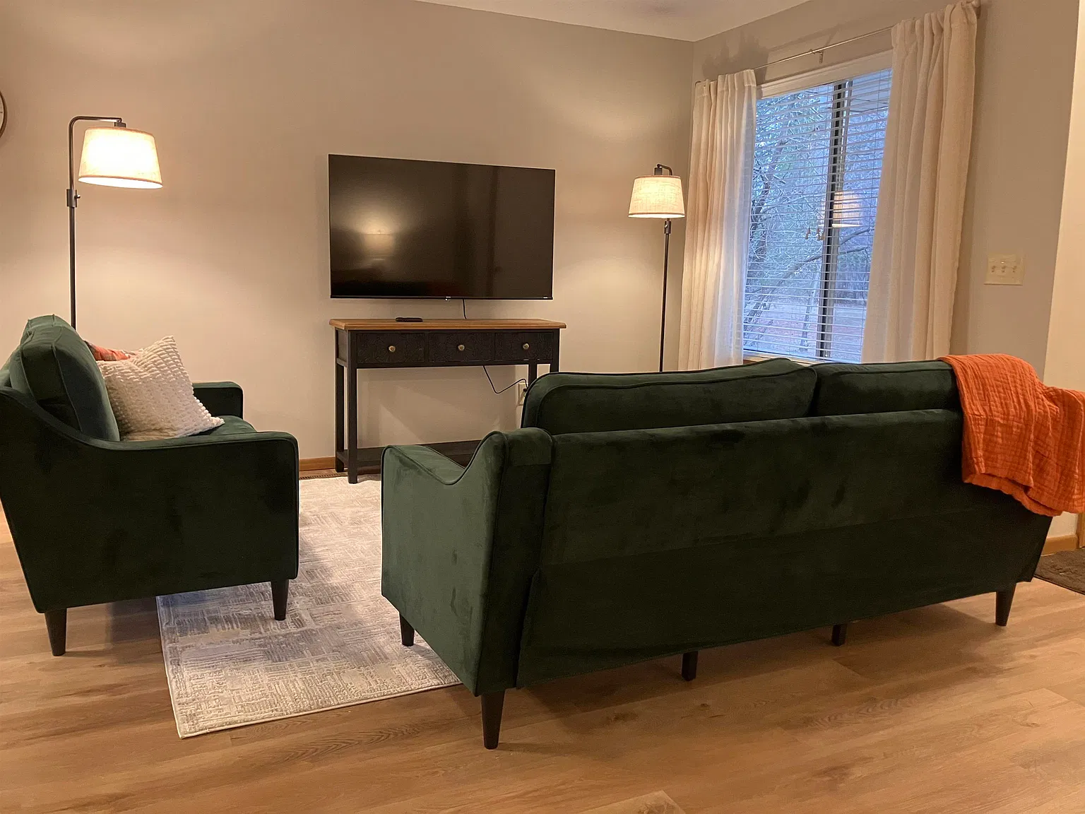 2 bed, 1.0 bath, 798 sqft, $1,500 — Photo 2