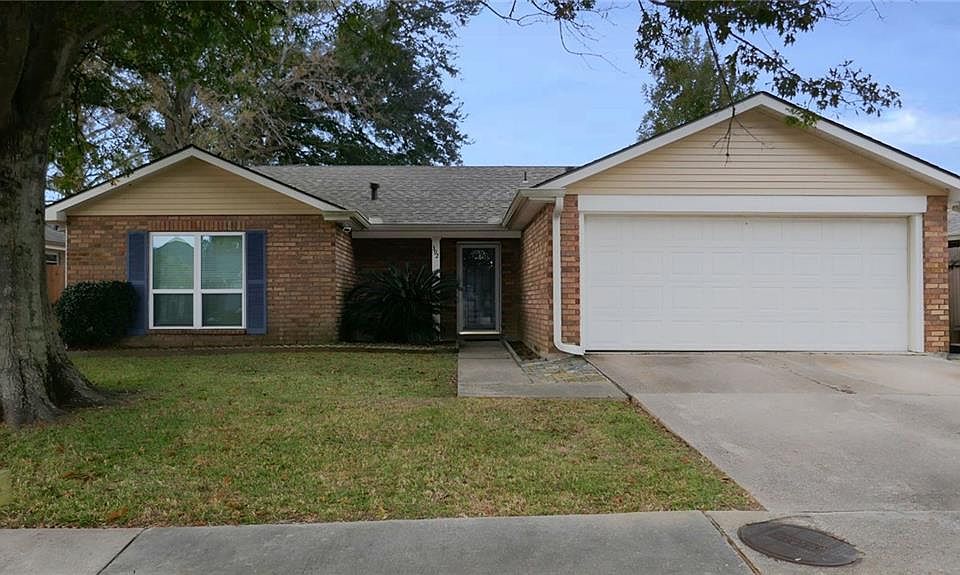 1st image of 392 Longwood Dr