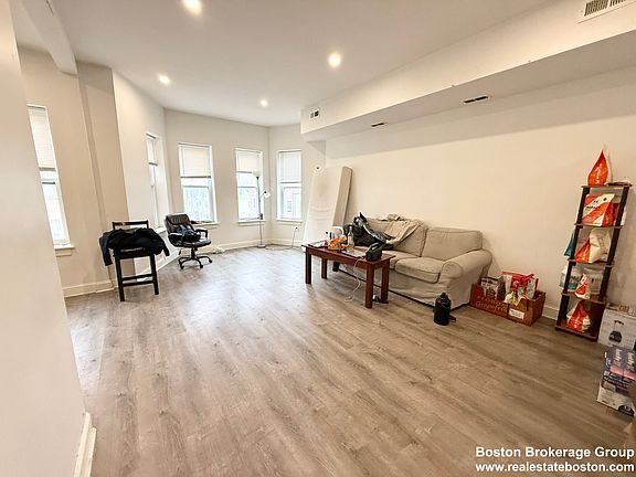 4th image of 301-305 Dudley St #4