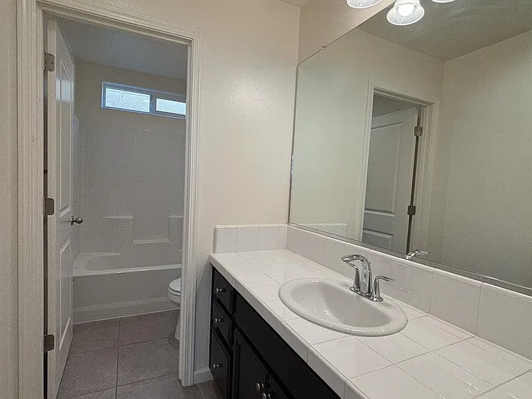 827 Fir St W — Photo 32