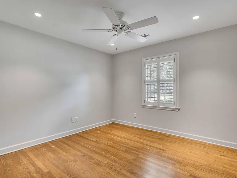 618 Pelzer Dr — Photo 18