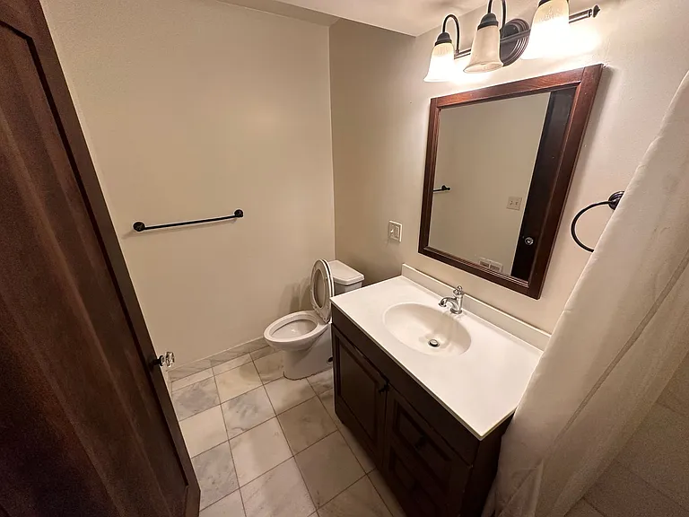 Ebert Apartments — Photo 13
