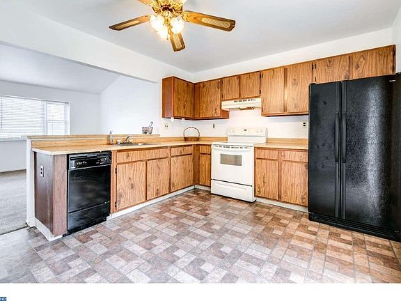 5th image of 468 N Hyde Pl