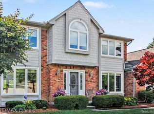 25723 Sullivan Ln, Novi, MI 48375