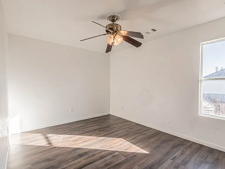 19507 Narcissus Brook Ln — Photo 13